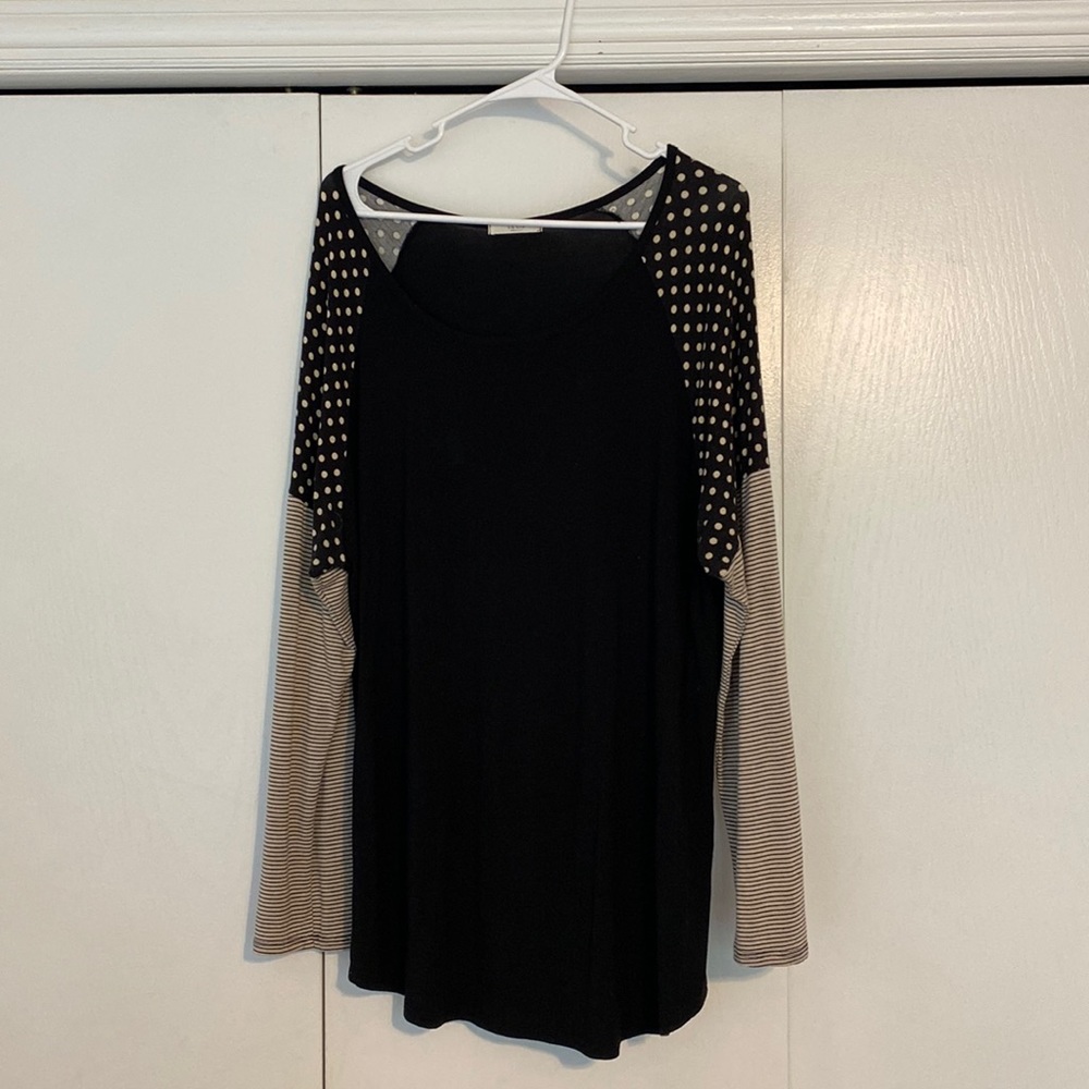 LE LIS Long Sleeve Knit Top